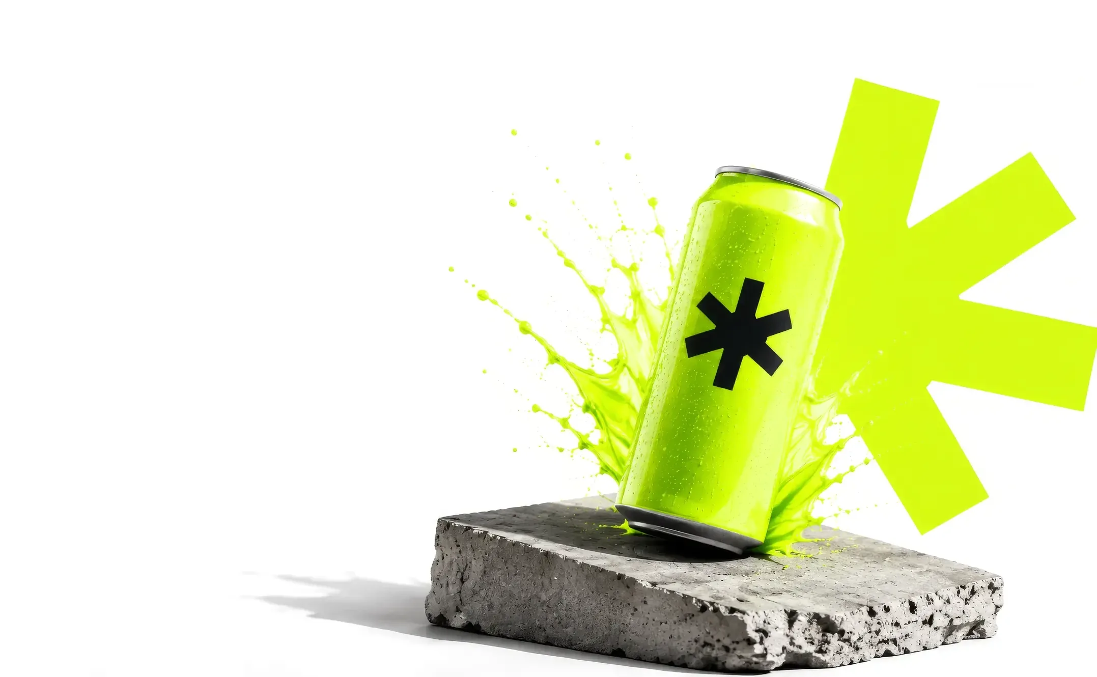 Neongrüne Dose mit Asterisk auf einem Betonsockel, dahinter ein großer grüner Asterisk
